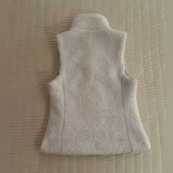 White fleece Patagonia vest - Picture 2 of 3